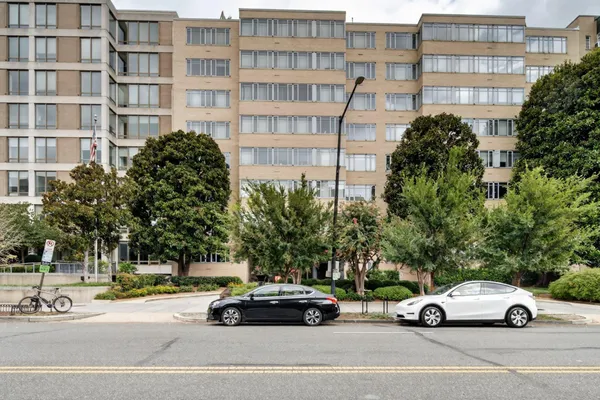 1711 MASSACHUSETTS AVE 228