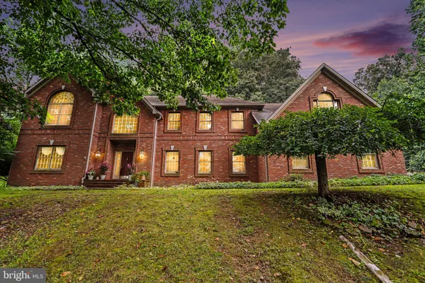 659 HUNTERS LN