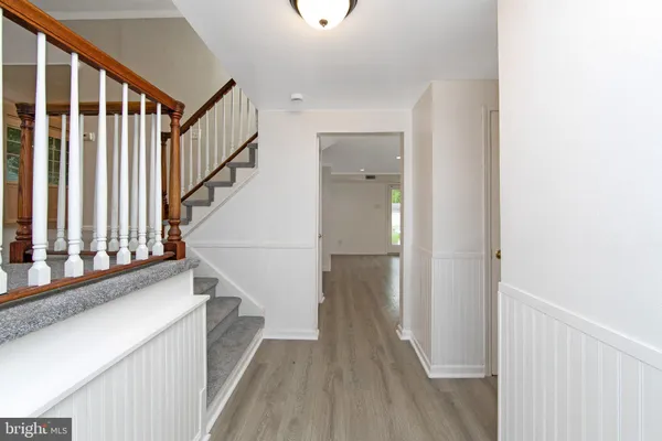405 NARRAGANSETT DR