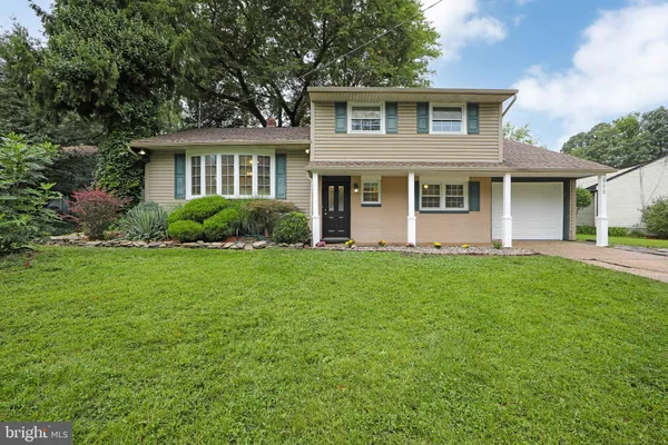 405 NARRAGANSETT DR