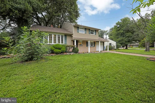 405 NARRAGANSETT DR