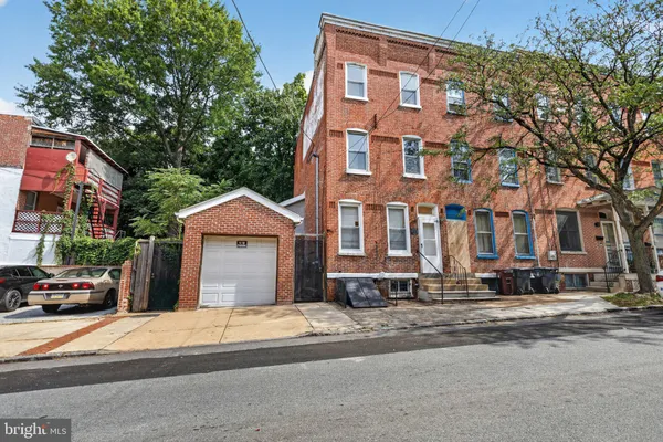 617 W 9TH ST