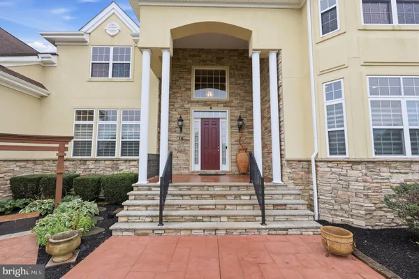 36 BELMONT CIR