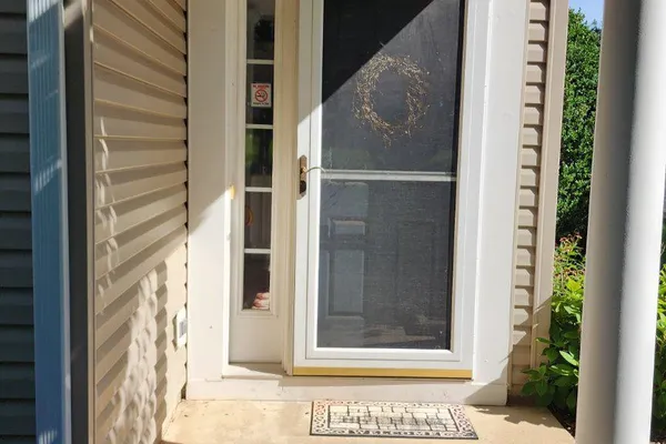 752 VILLAGE AVE