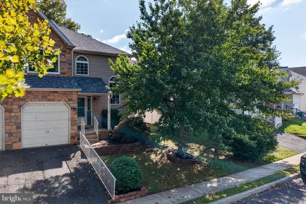 210 SHIRLEY LN
