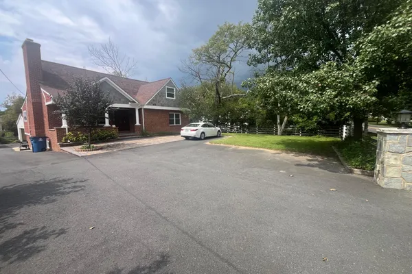 2836 CEDAR LN