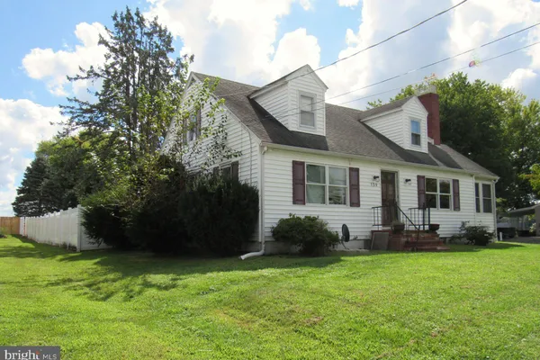 120 CENTER ST