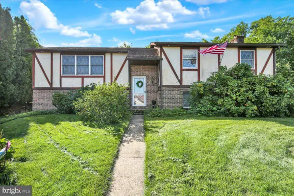 716 TAMARACK TRL