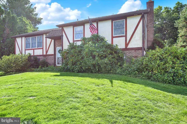 716 TAMARACK TRL