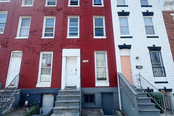 2127 HOLLINS ST
