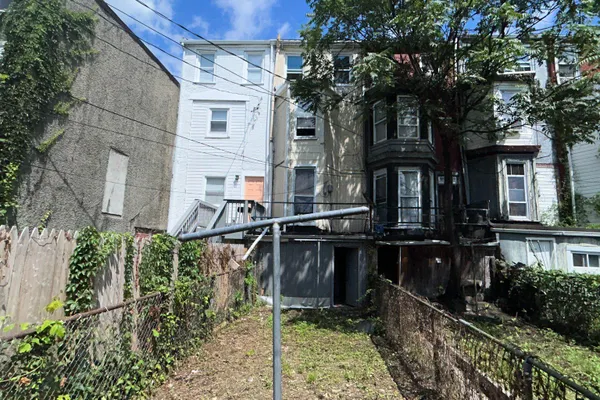 2127 HOLLINS ST