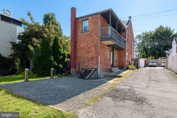 212 HOWARD AVE