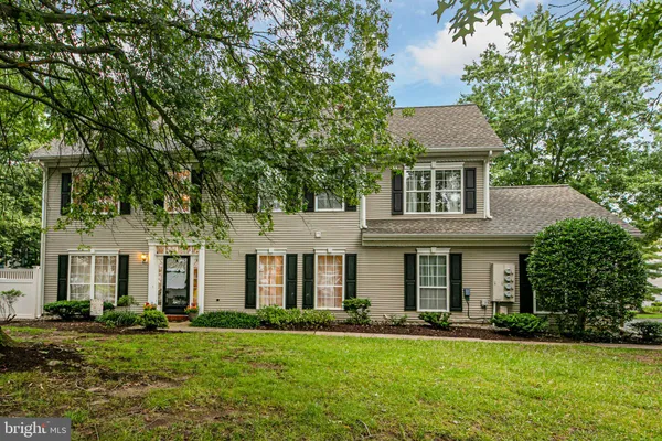 1 HOWE CT