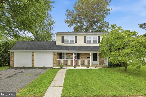 848 SCHOOLHOUSE LN