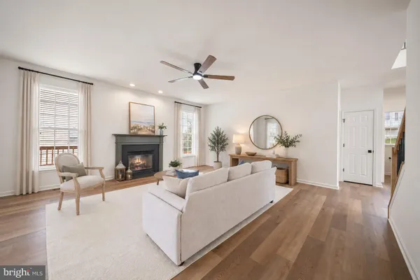 4 TURNER CT