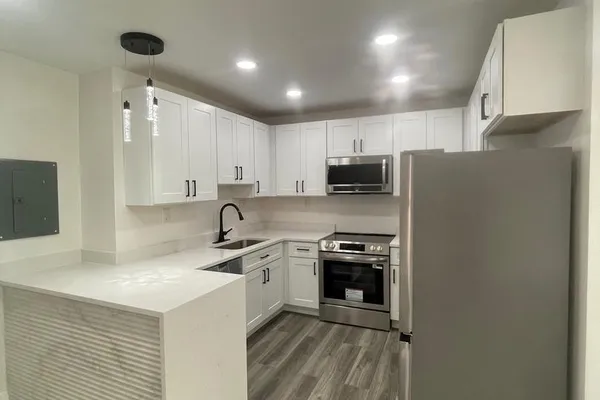3811 SWANN RD 202