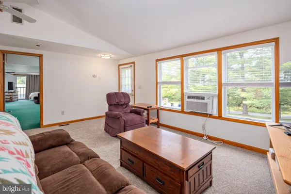 1045 DOYLE RD