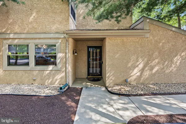 23 GOSHAWK CT