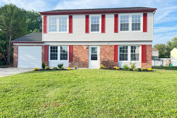 412 ROBIN LN