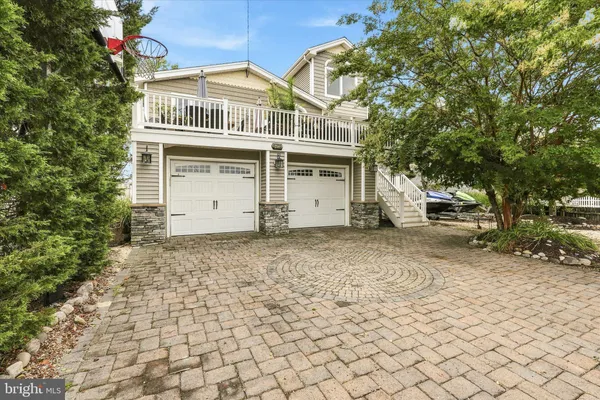 256 W 10TH ST