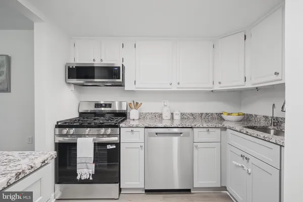 1412 NORTHGATE SQ 1B