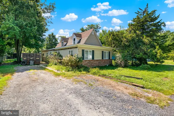 811 CEDAR AVE