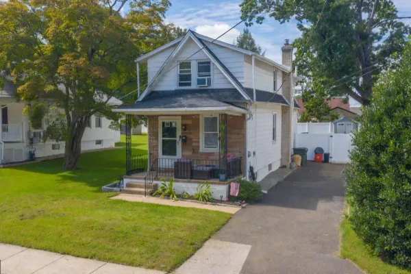 512 CRICKET AVE