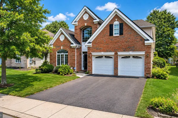 8 LEWIS DR