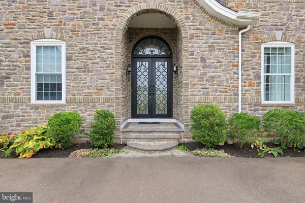 7 OXFORD DR