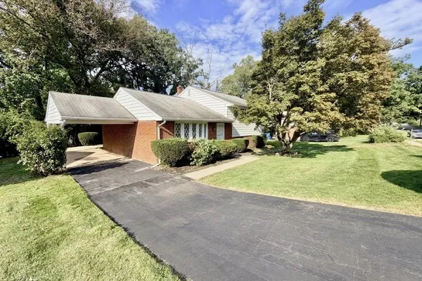 370 HILLSIDE RD