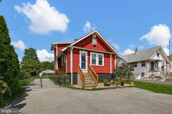 2404 LINCOLN AVE
