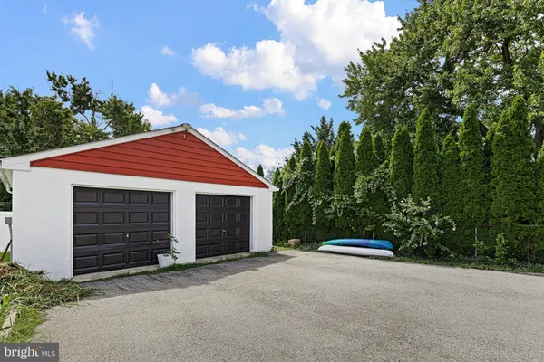 2404 LINCOLN AVE