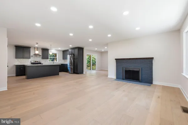 13132 MANOR DR