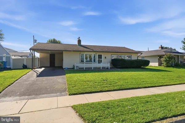 28 ORCHARD LN