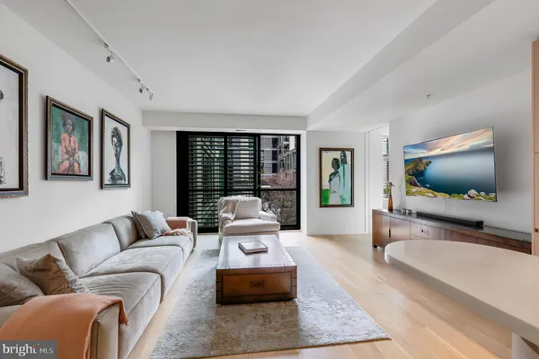 925 H ST 507