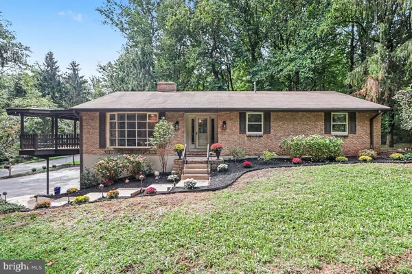 300 TIMBER LN
