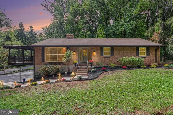 300 TIMBER LN