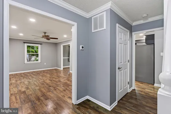 106 TUNIS CT