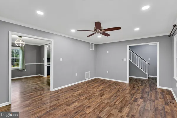 106 TUNIS CT