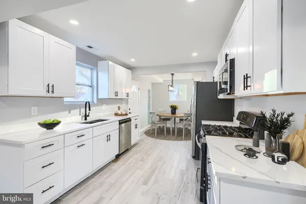 9 AVENAL RD