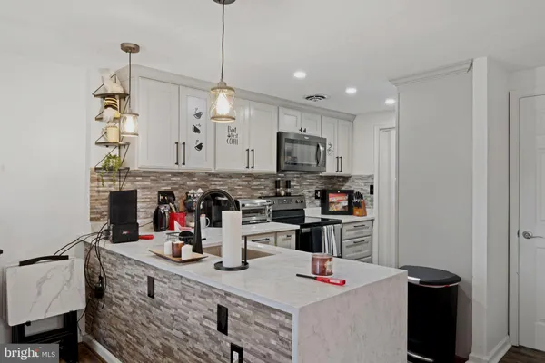 8812 RUSTBURG CIR