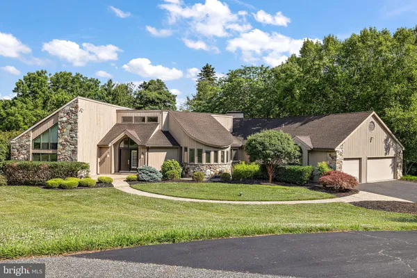 12 W MOZART DR