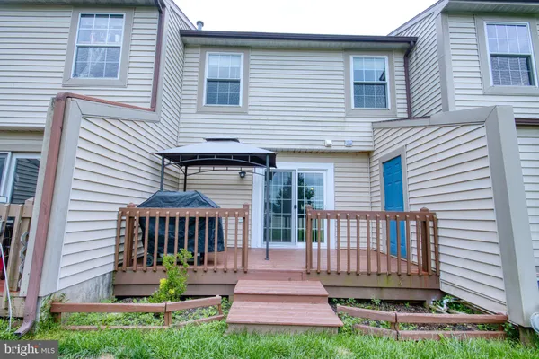 60 SHADY LN