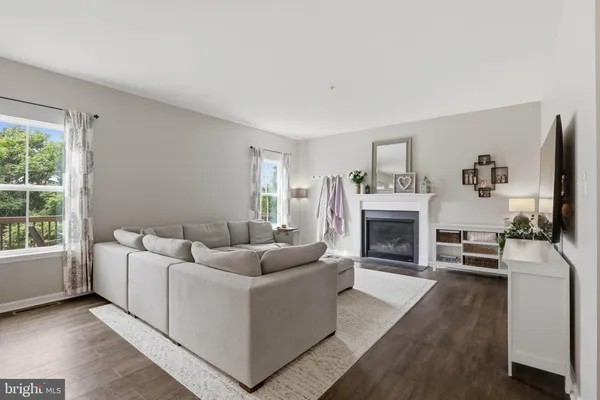 218 MONUMENT DR
