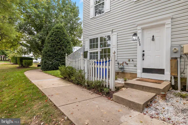8928 MALLARD CT