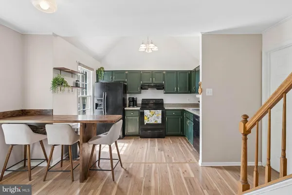 10808 LAKE SQ