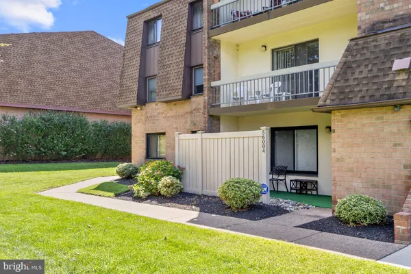 56004 DELAIRE LANDING RD 7D