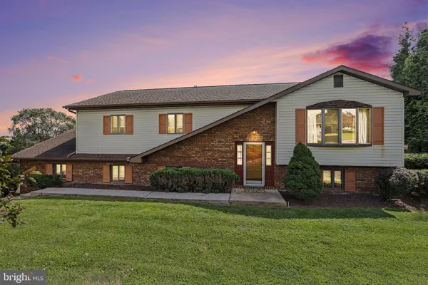 7 OLIVER DR