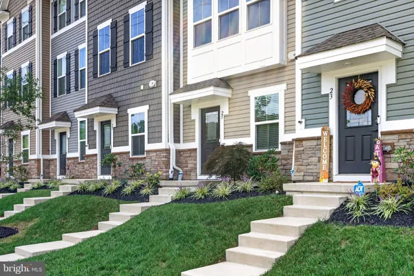 25 SIDNEY LN