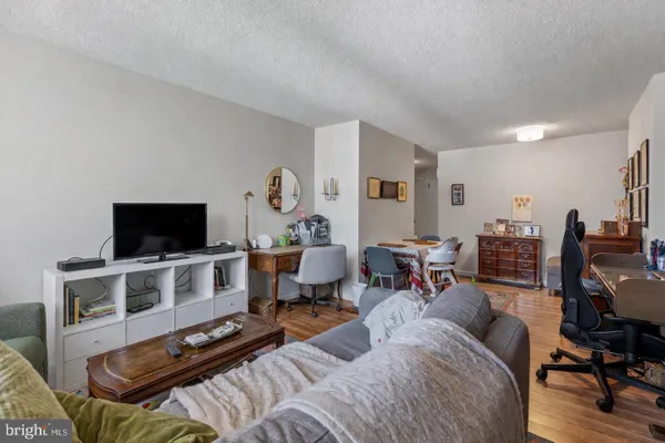 1420 LOCUST ST 6M